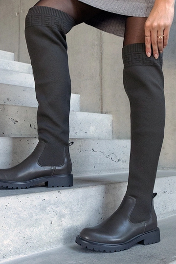 Žali Juanra ilgaauliai... 2