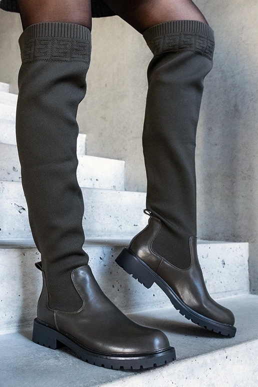 Žali Juanra ilgaauliai elastiniais...