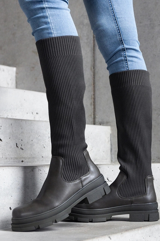 Žali užsegami batai su elastine... Žali užsegami batai su elastine...