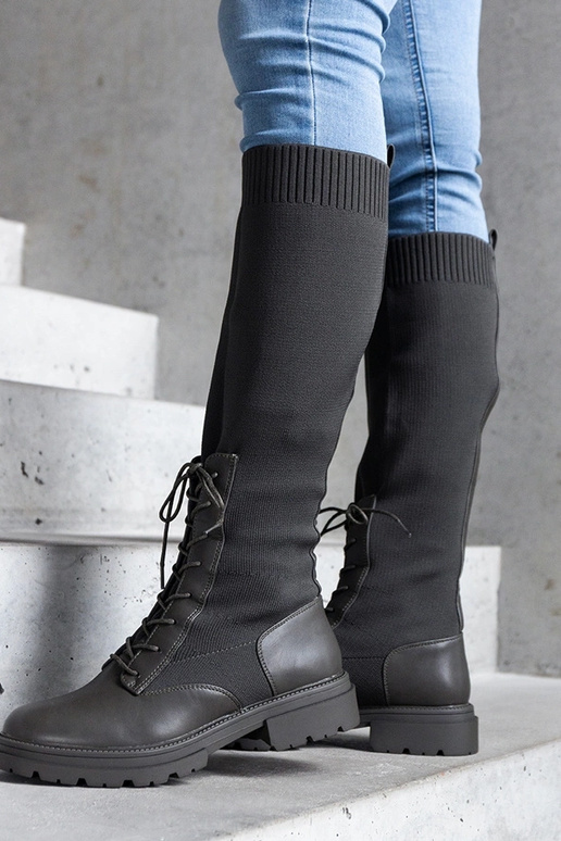 Žali užsegami aulinukai su audinio... Žali užsegami aulinukai su audinio...