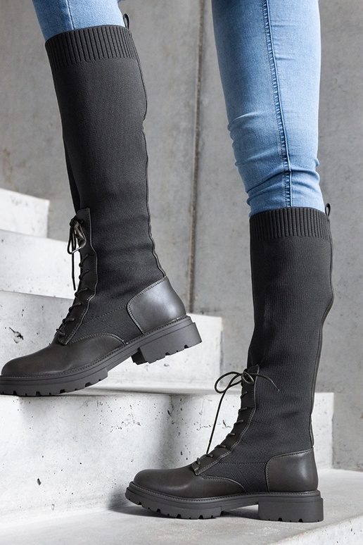 Žali užsegami aulinukai su audinio... Žali užsegami aulinukai su audinio...