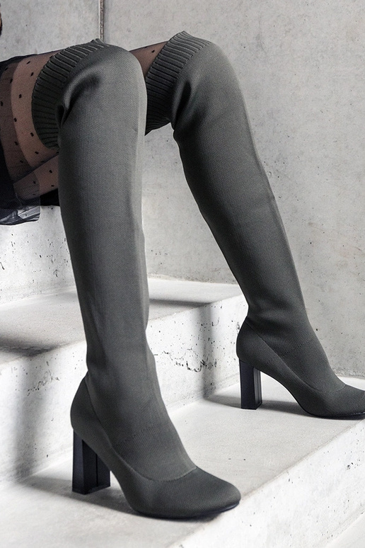 Žali užsegami batai su elastiniu kotu...