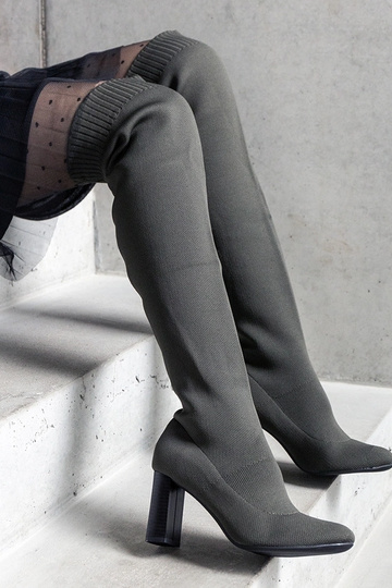 Žali užsegami batai su... 2