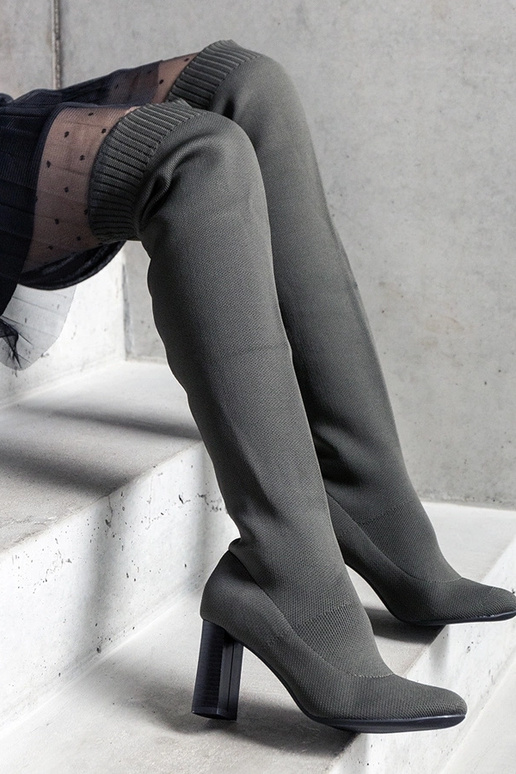 Žali užsegami batai su elastiniu kotu...