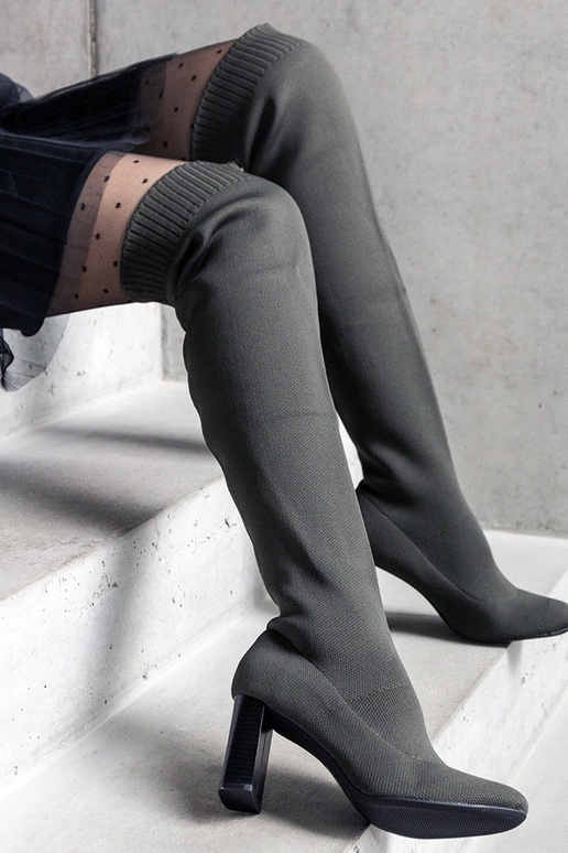 Žali užsegami batai su elastiniu kotu...