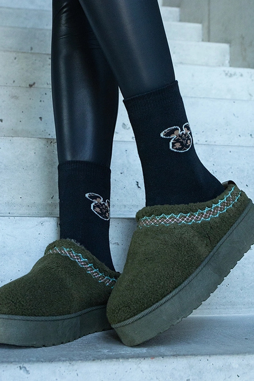 Žali žemi platforminiai sniego batai...