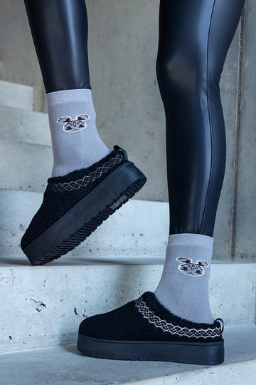 Juodi snieglenčiai ant...