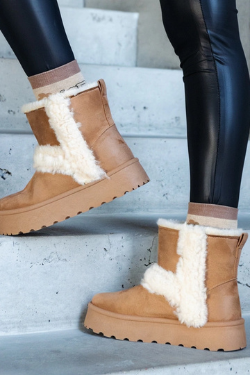 Tamsiai smėlio spalvos...