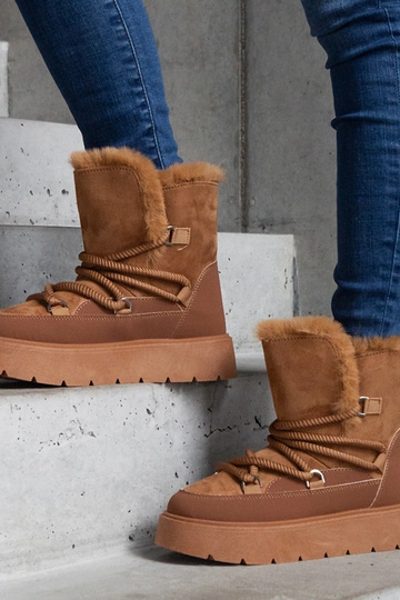 Rudos spalvos kailiu...
