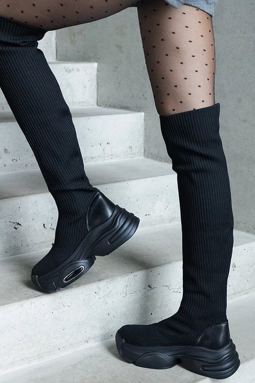 Juodi slip-on ilgi batai su lanksčia...