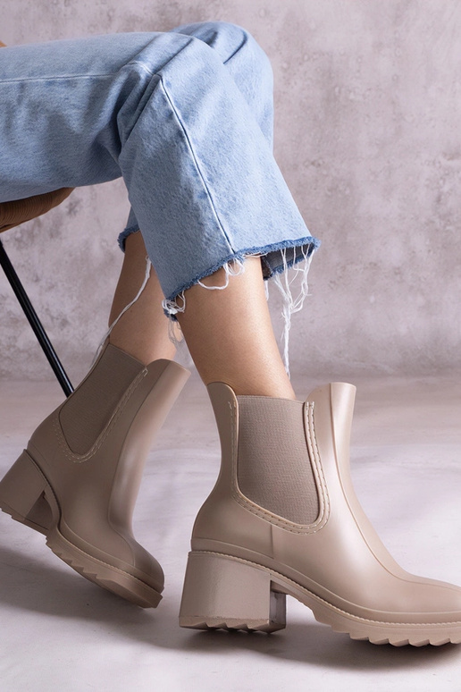 Smėlio spalvos guminiai batai su...