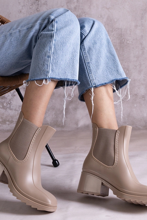 Smėlio spalvos guminiai batai su...