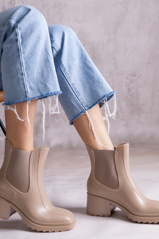 Smėlio spalvos guminiai batai su...