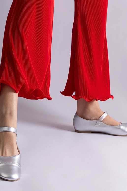 Sidabrinės lakuotos pirštinės...