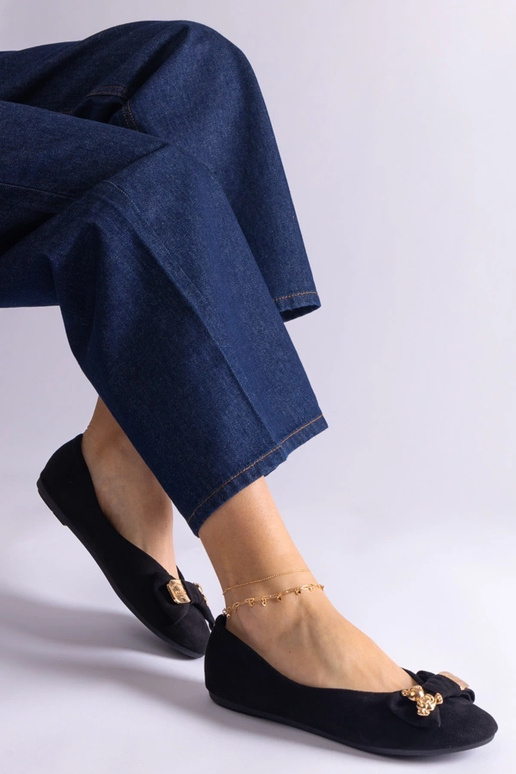 Juodi baleto buteliai dekoruoti...