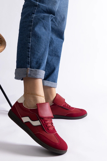 Raudoni žemi sportiniai...