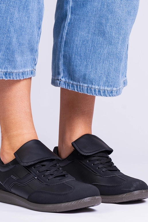 Juodi žemi moteriški sportbačiai su... Juodi žemi moteriški sportbačiai su...