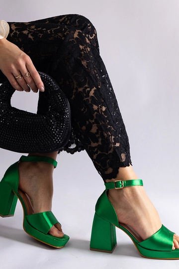 Žalios spalvos atlasinės...