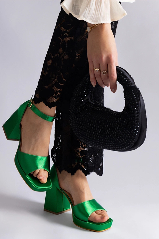 Žalios spalvos atlasinės storos... Žalios spalvos atlasinės storos...