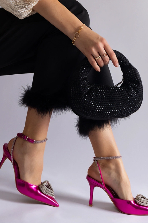 Rožinės atviros pompos, dekoruotos...