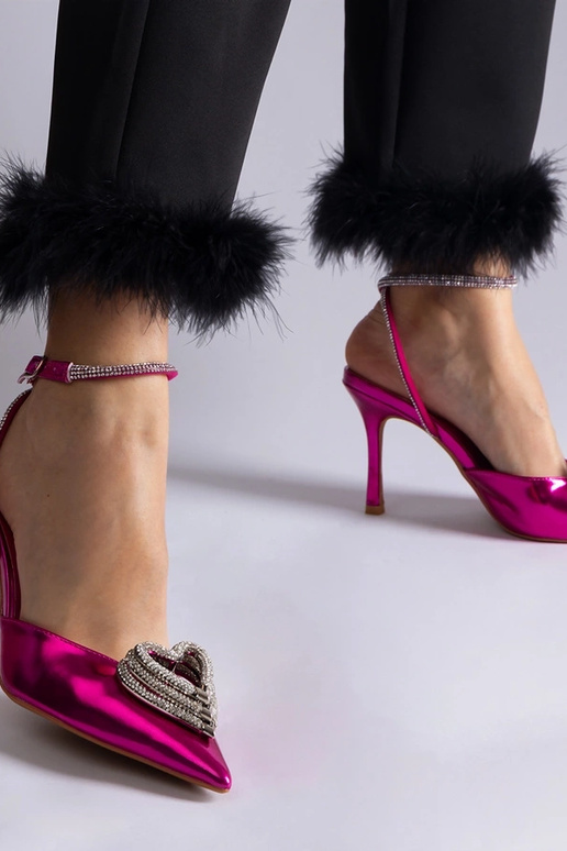 Rožinės atviros pompos, dekoruotos...