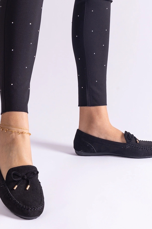 Gemre Moteriški juodi zomšiniai...