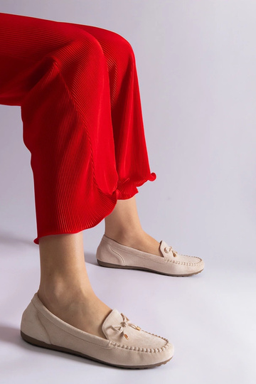 Smėlio spalvos zomšiniai...