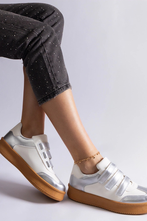 Sidabriniai sportbačiai su velcro...