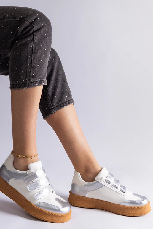 Sidabriniai sportbačiai su velcro...