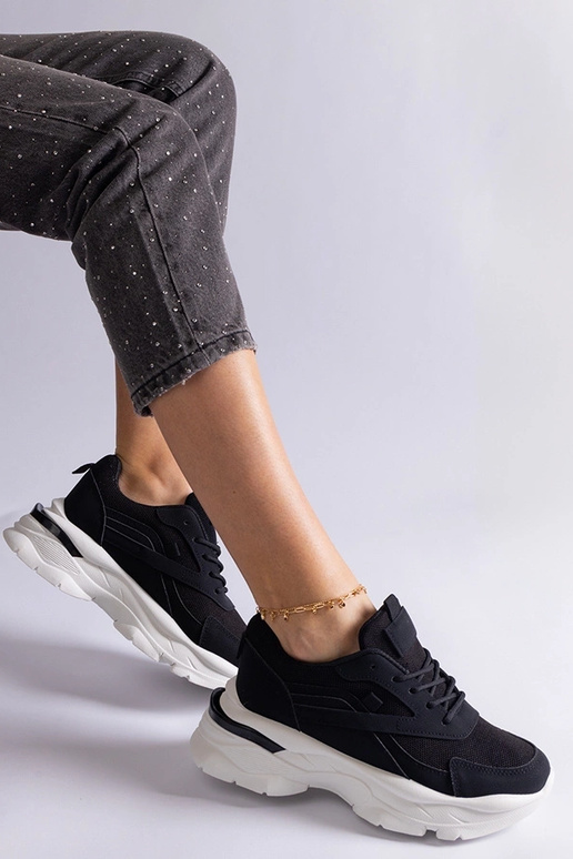 Juodi sportbačiai su storesniu padu...