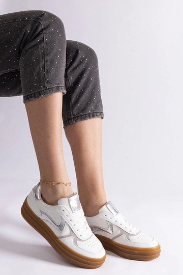 Balti ir sidabriniai...