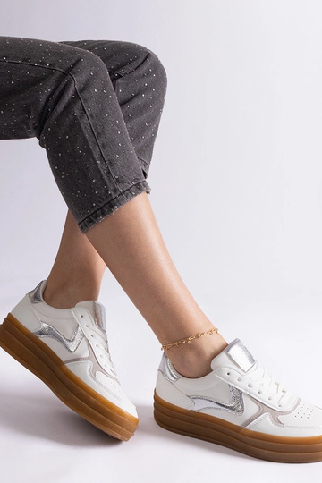 Balti ir sidabriniai... 2