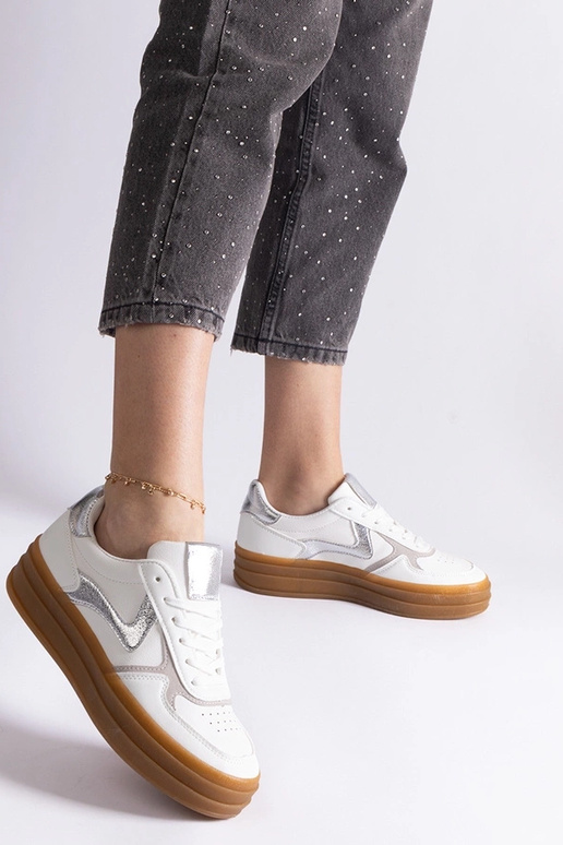 Balti ir sidabriniai sportbačiai su...