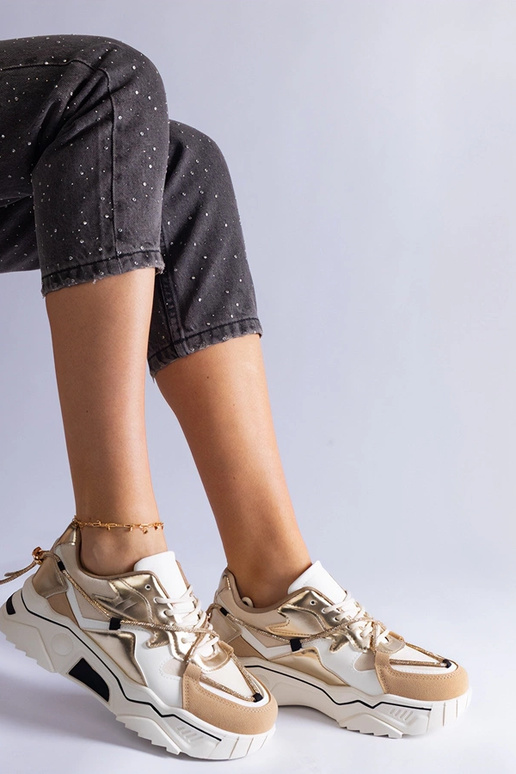 Smėlio spalvos sportbačiai, dekoruoti...