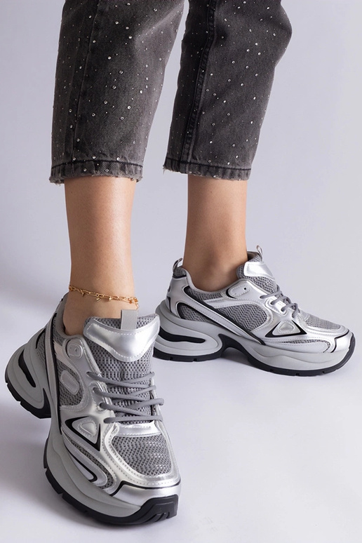 Sidabriniai sportbačiai su masyviu...