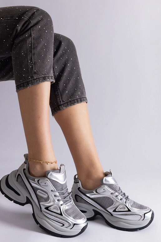 Sidabriniai sportbačiai su masyviu...