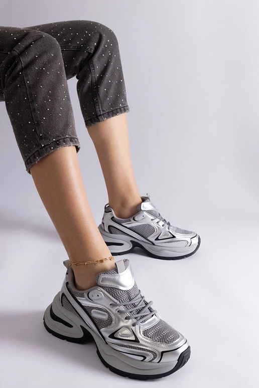 Sidabriniai sportbačiai su masyviu...