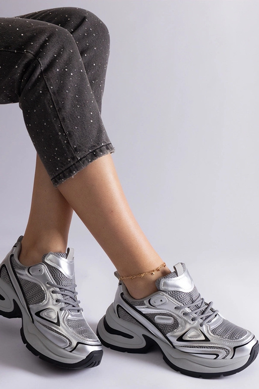 Sidabriniai sportbačiai su masyviu...