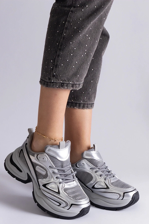 Sidabriniai sportbačiai su masyviu...