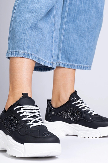 Juodi moteriški sportbačiai...