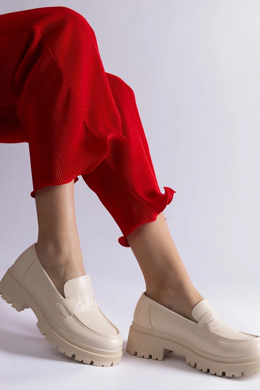 Smėlio spalvos mokasinai iš dirbtinės...