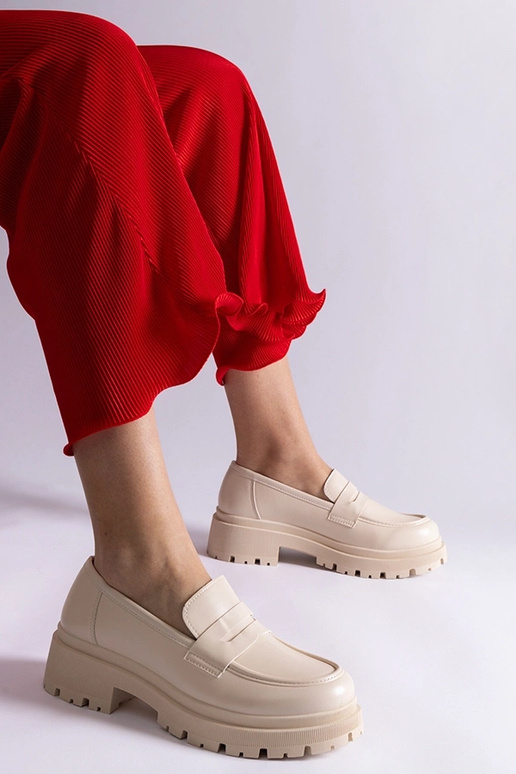 Smėlio spalvos mokasinai iš dirbtinės...