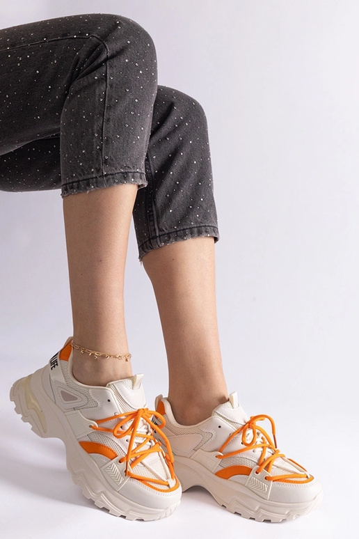 Smėlio spalvos sportiniai sportbačiai...