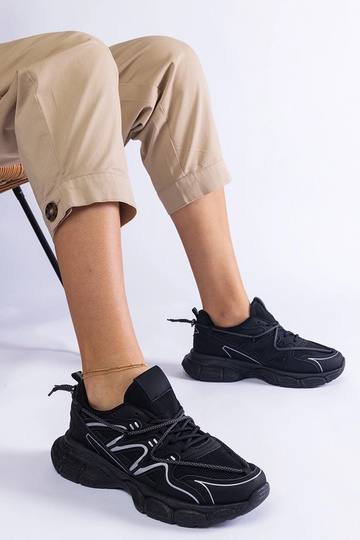 Juodi moteriški sportbačiai...