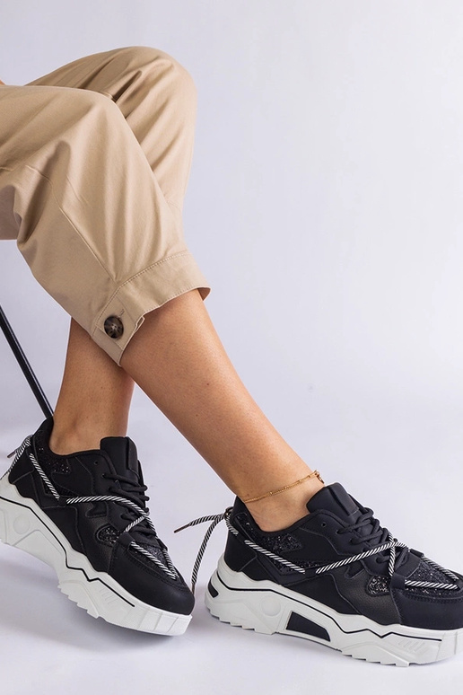 Juodi moteriški sportbačiai su...