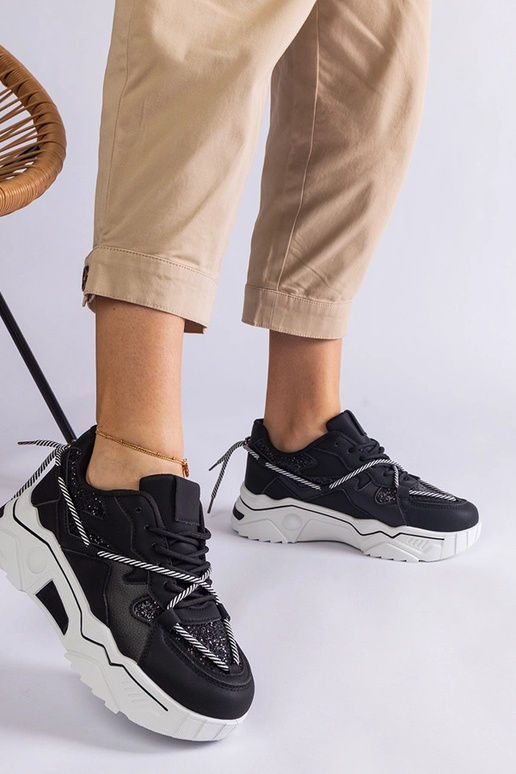 Juodi moteriški sportbačiai su...