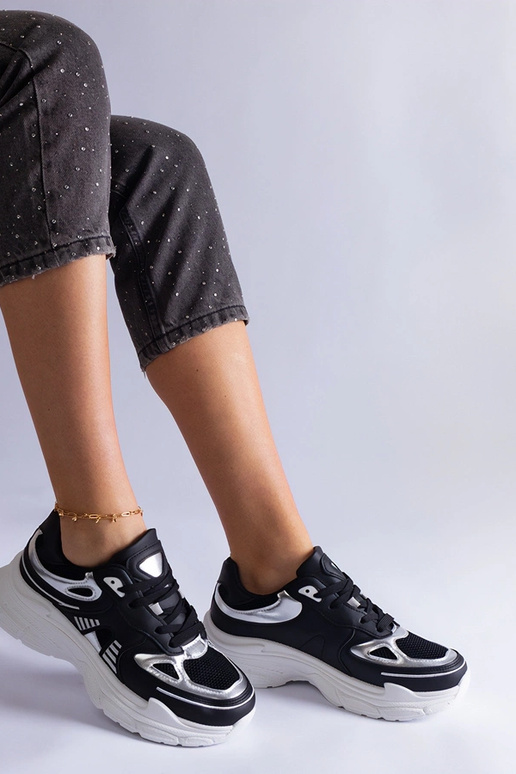 Juodi moteriški sportbačiai su...