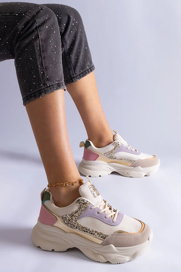 Įvairiaspalviai sportbačiai...