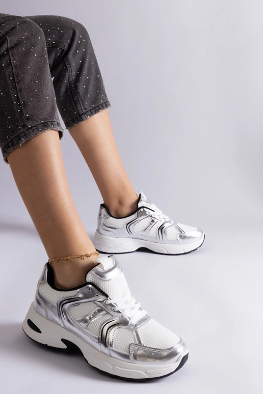 Baltos ir sidabrinės spalvos Ena...