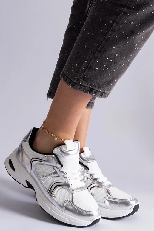 Baltos ir sidabrinės spalvos Ena...